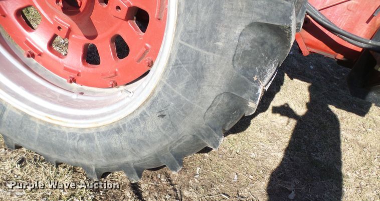 image for item DC2807 International 856  tractor