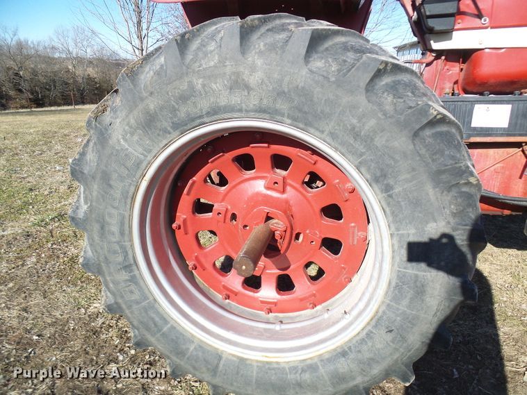 image for item DC2807 International 856  tractor