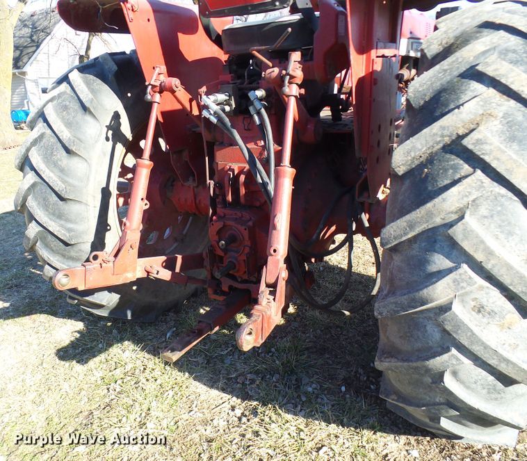 image for item DC2807 International 856  tractor