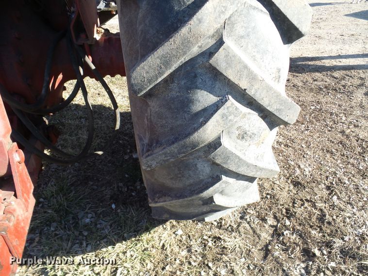 image for item DC2807 International 856  tractor