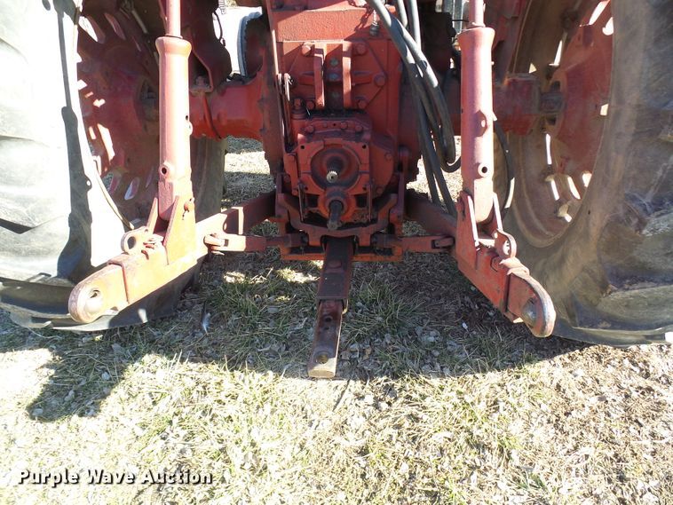 image for item DC2807 International 856  tractor