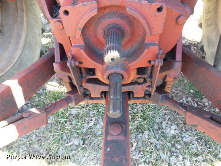 image for item DC2807 International 856  tractor
