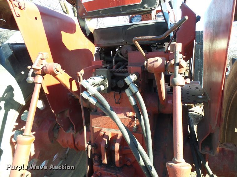 image for item DC2807 International 856  tractor