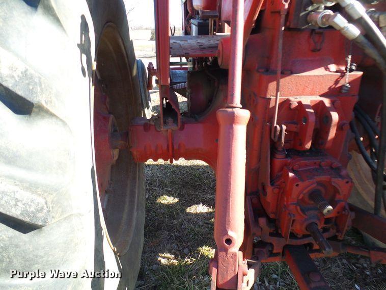 image for item DC2807 International 856  tractor