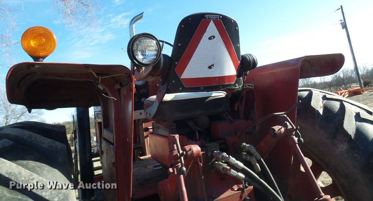 image for item DC2807 International 856  tractor