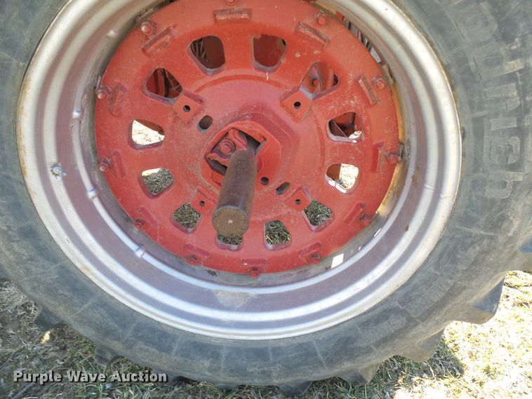 image for item DC2807 International 856  tractor