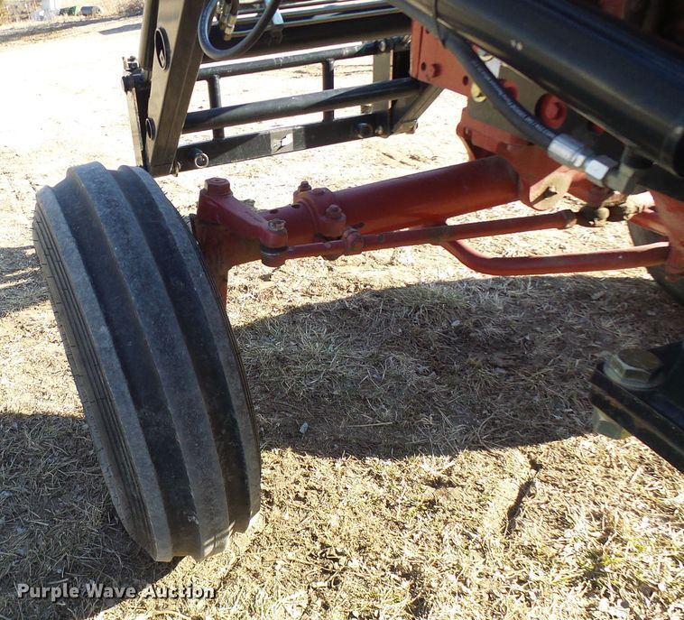 image for item DC2807 International 856  tractor