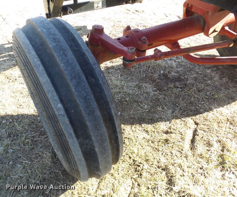 image for item DC2807 International 856  tractor