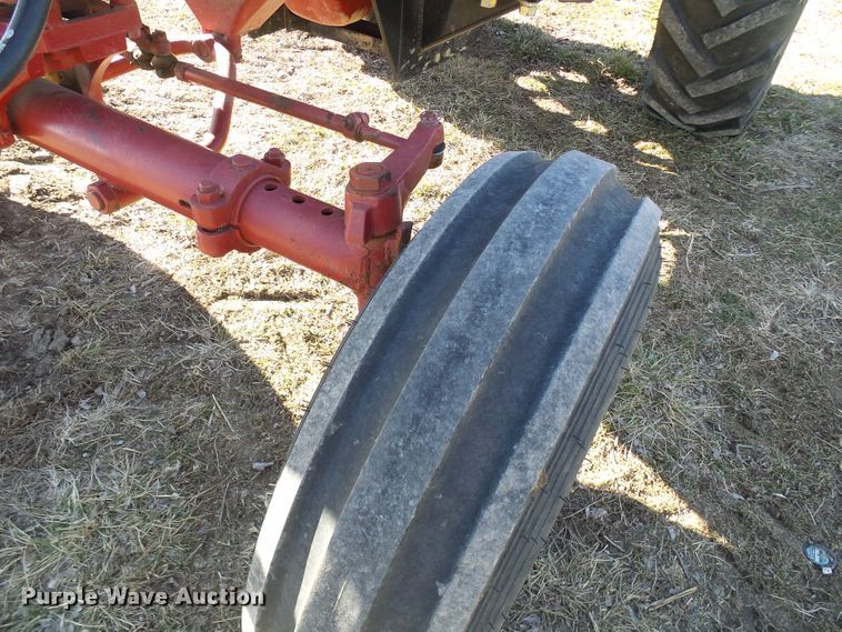 image for item DC2807 International 856  tractor