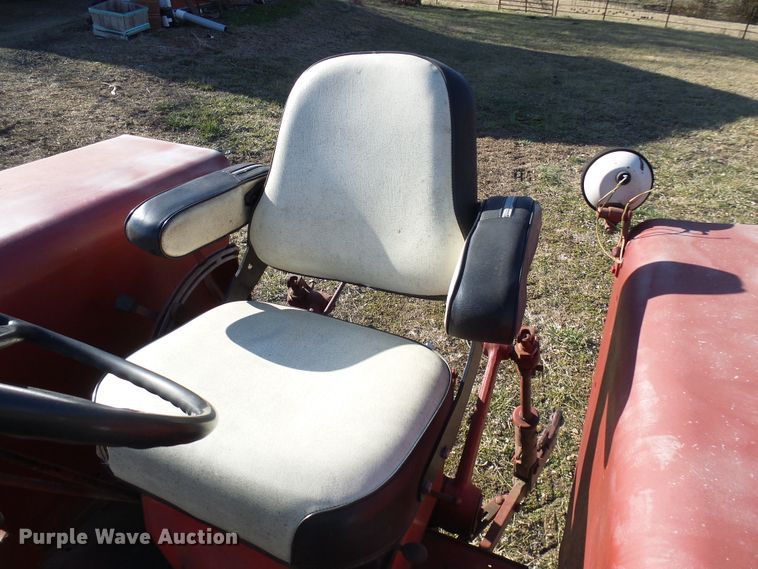 image for item DC2807 International 856  tractor