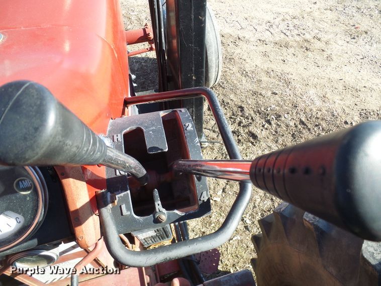 image for item DC2807 International 856  tractor