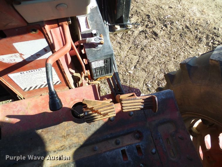 image for item DC2807 International 856  tractor