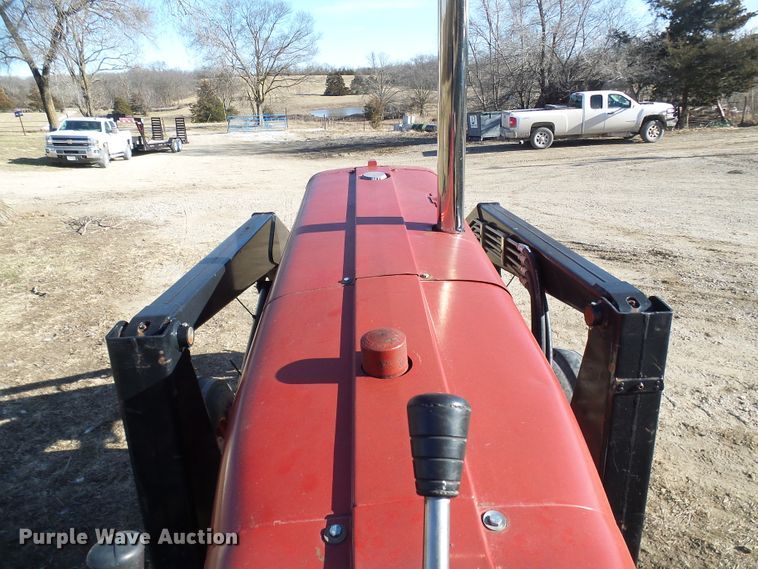 image for item DC2807 International 856  tractor