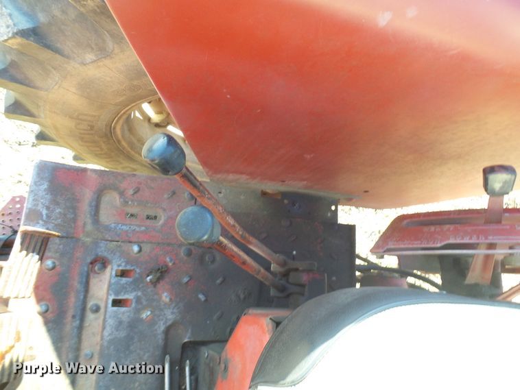 image for item DC2807 International 856  tractor