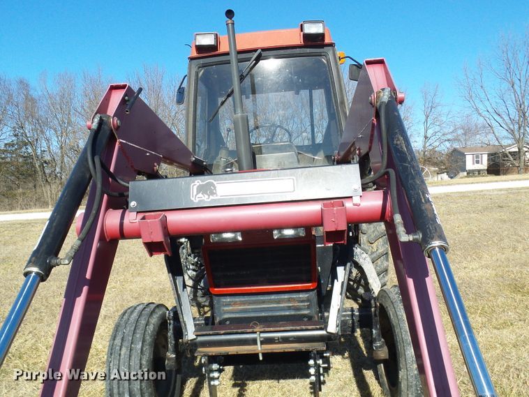 image for item DC2812 1990 Case 685 XL  tractor