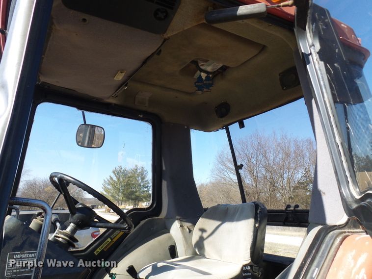 image for item DC2812 1990 Case 685 XL  tractor