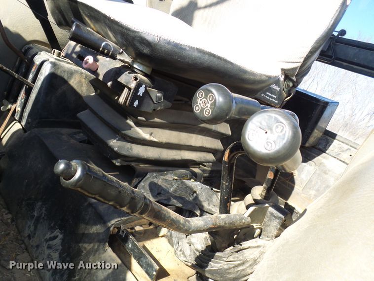 image for item DC2812 1990 Case 685 XL  tractor