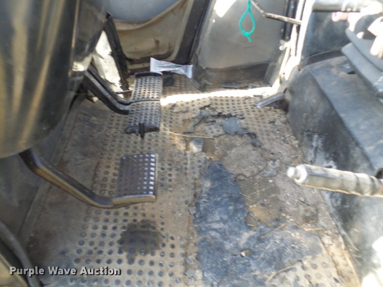 image for item DC2812 1990 Case 685 XL  tractor