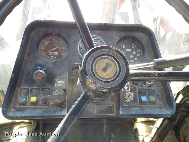 image for item DC2812 1990 Case 685 XL  tractor