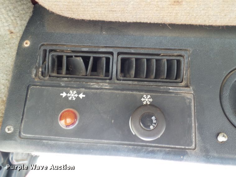 image for item DC2812 1990 Case 685 XL  tractor