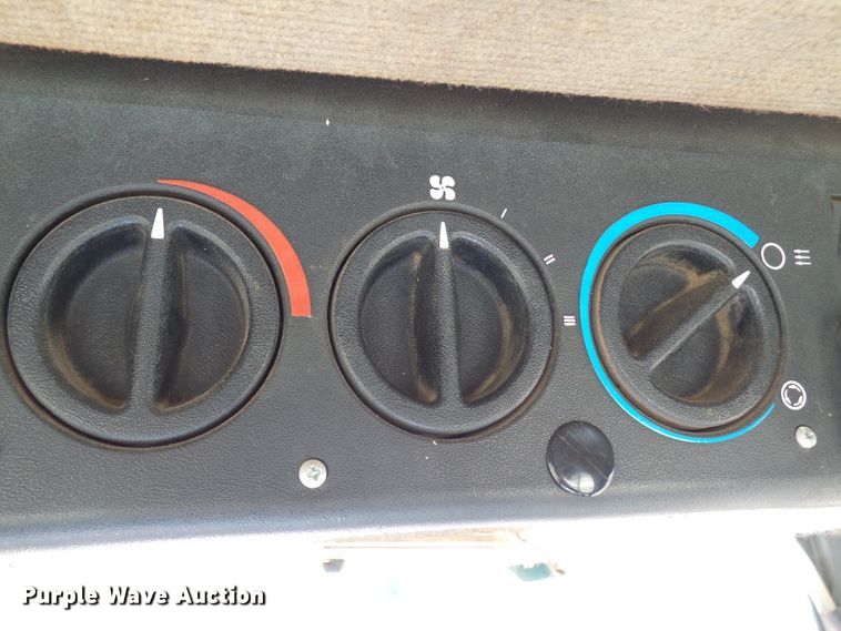 image for item DC2812 1990 Case 685 XL  tractor