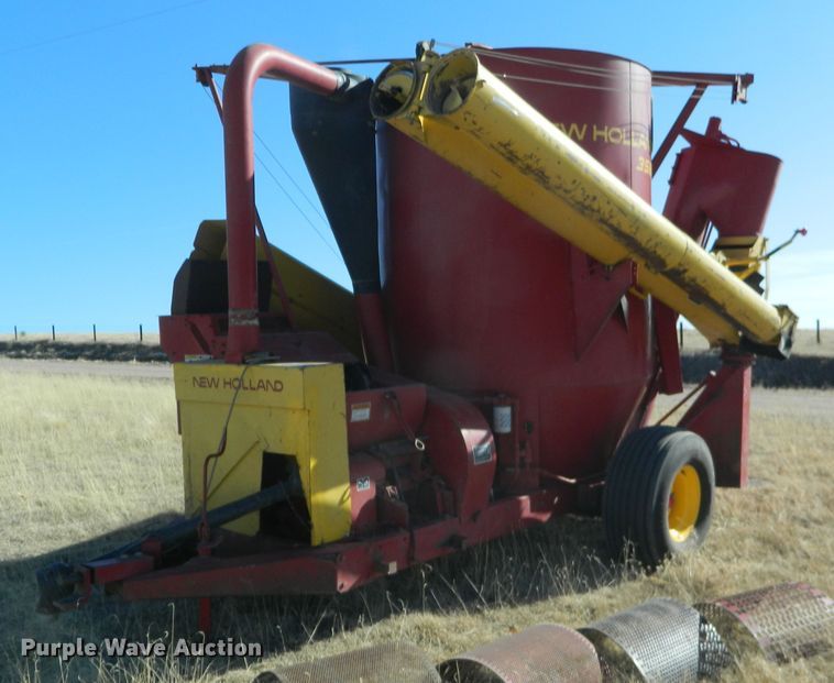 image for item DF4649 New Holland 358 grinder mixer