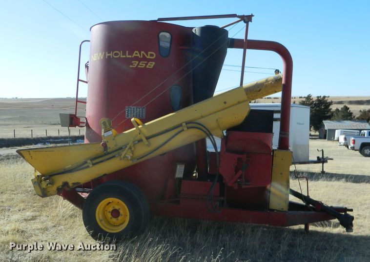 image for item DF4649 New Holland 358 grinder mixer