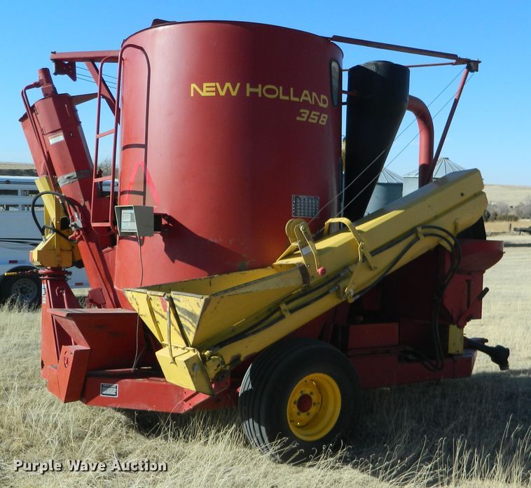 image for item DF4649 New Holland 358 grinder mixer