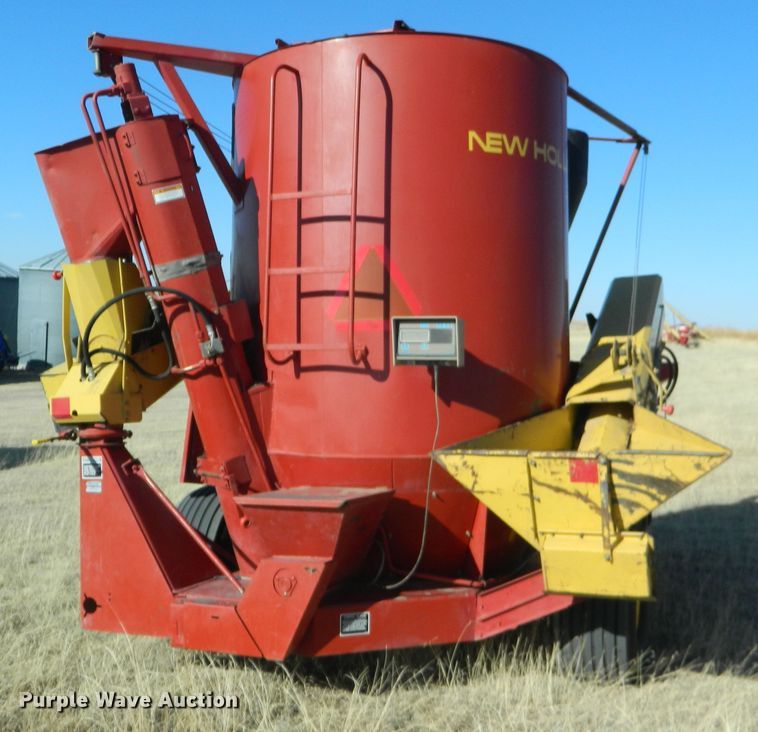 image for item DF4649 New Holland 358 grinder mixer