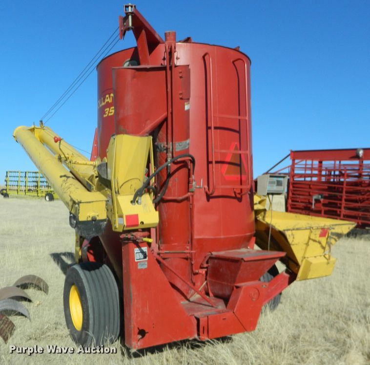 image for item DF4649 New Holland 358 grinder mixer