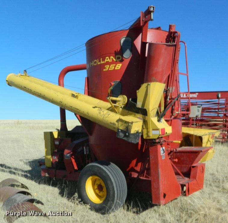 image for item DF4649 New Holland 358 grinder mixer