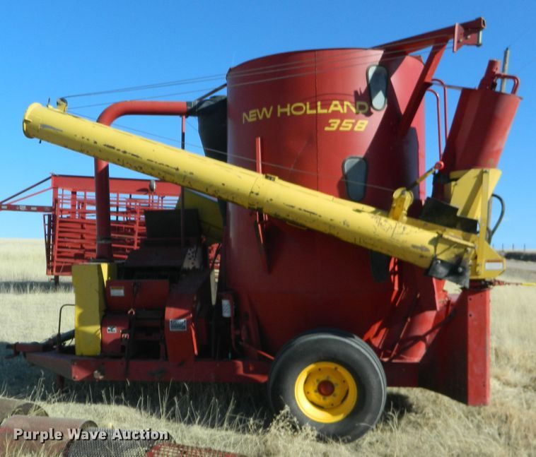 image for item DF4649 New Holland 358 grinder mixer