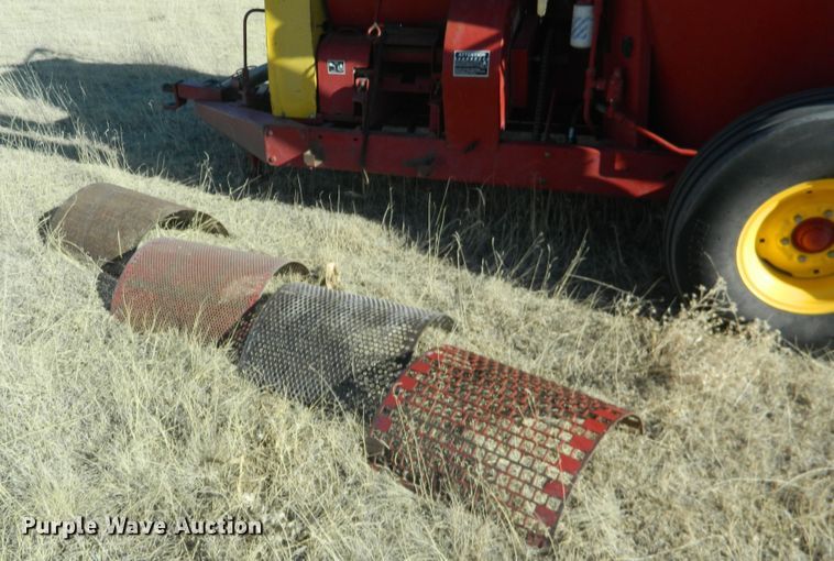 image for item DF4649 New Holland 358 grinder mixer