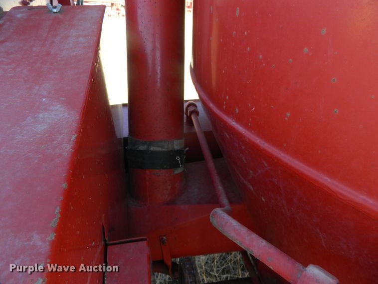 image for item DF4649 New Holland 358 grinder mixer