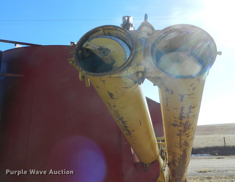 image for item DF4649 New Holland 358 grinder mixer