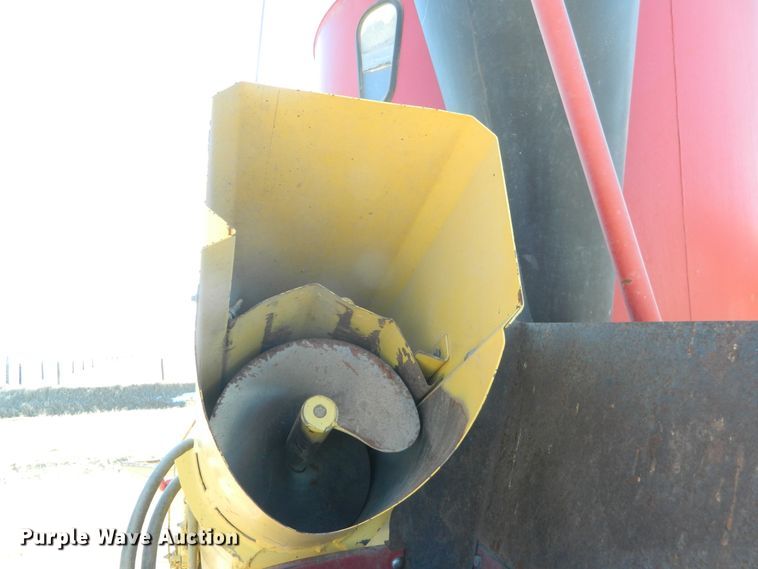 image for item DF4649 New Holland 358 grinder mixer