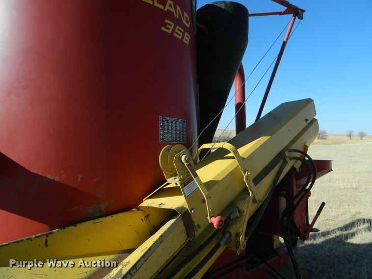 image for item DF4649 New Holland 358 grinder mixer