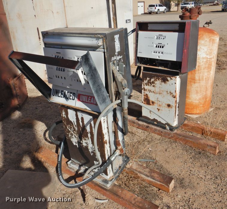 image for item DG1595 (2) fuel tanks