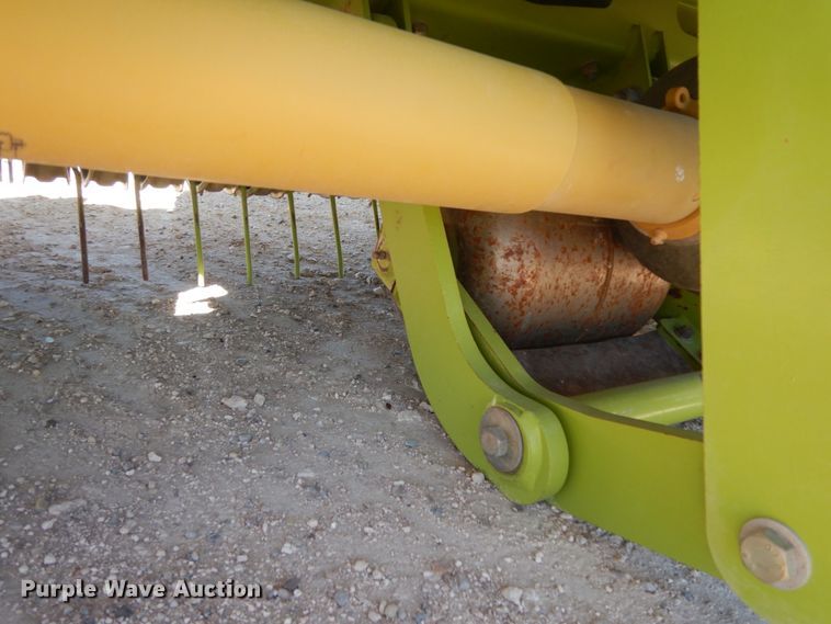 image for item DG1599 2015 Claas 380  pickup head