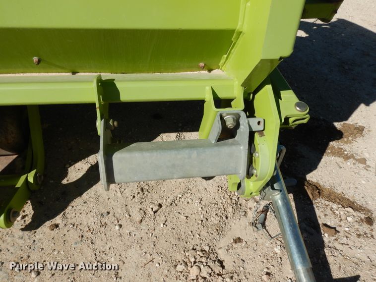 image for item DG1599 2015 Claas 380  pickup head