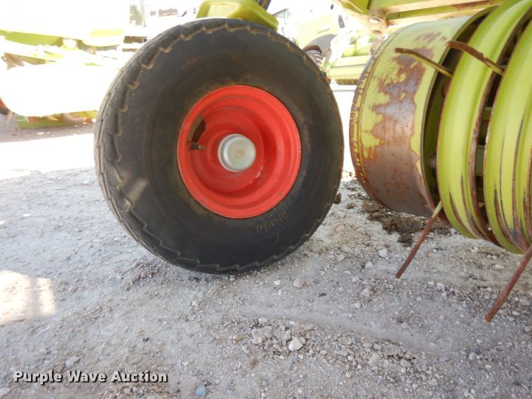 image for item DG1599 2015 Claas 380  pickup head