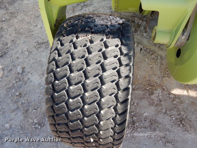 image for item DG1601 2015 Claas 380  pickup head