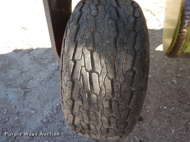 image for item DG1602 2015 Claas 380  pickup head