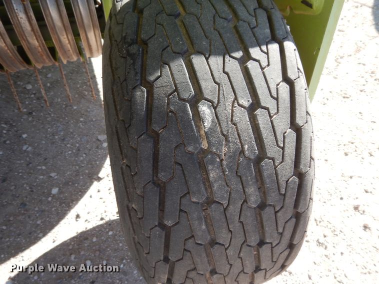 image for item DG1602 2015 Claas 380  pickup head