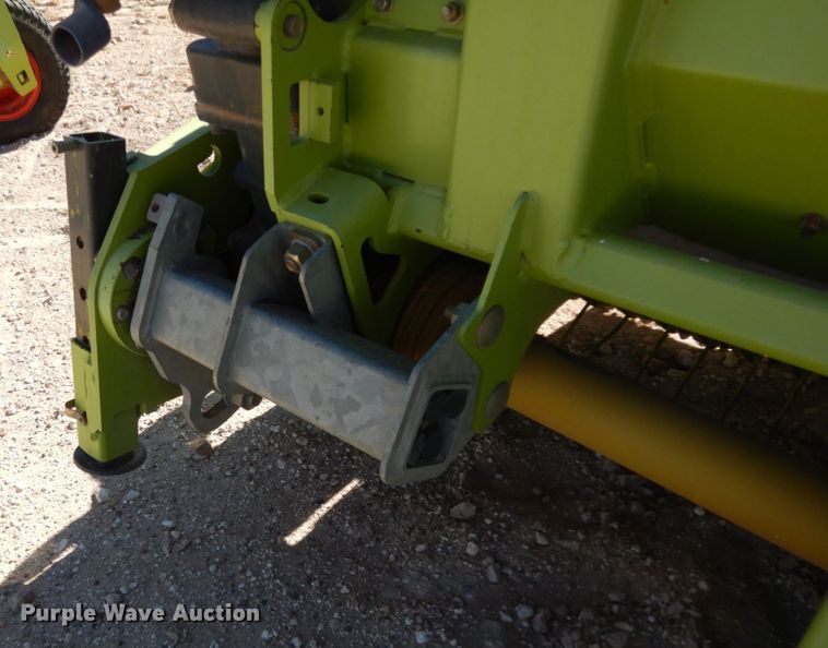 image for item DG1603 2015 Claas 380  pickup head