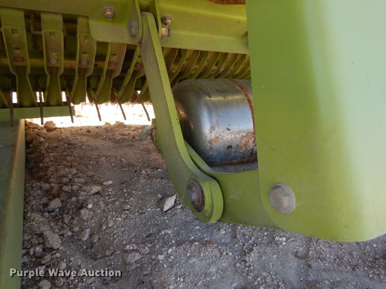 image for item DG1603 2015 Claas 380  pickup head