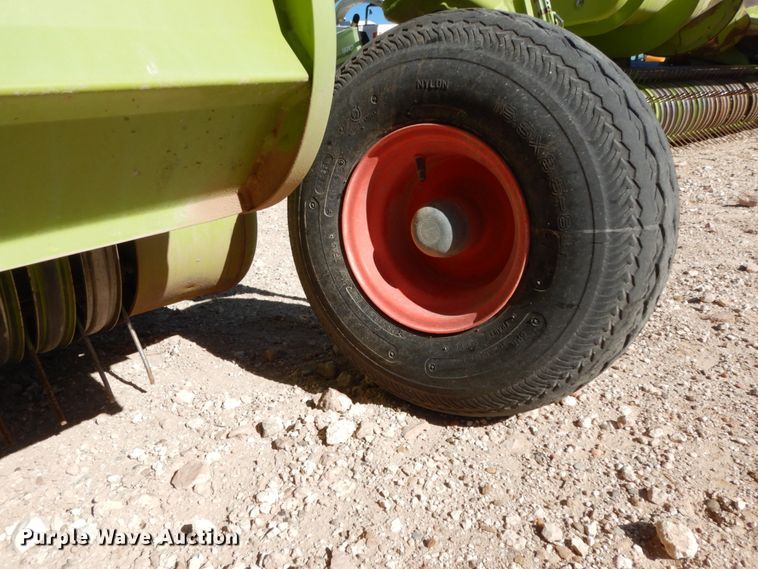 image for item DG1603 2015 Claas 380  pickup head