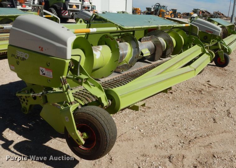 image for item DG1604 2013 Claas 380  pickup head