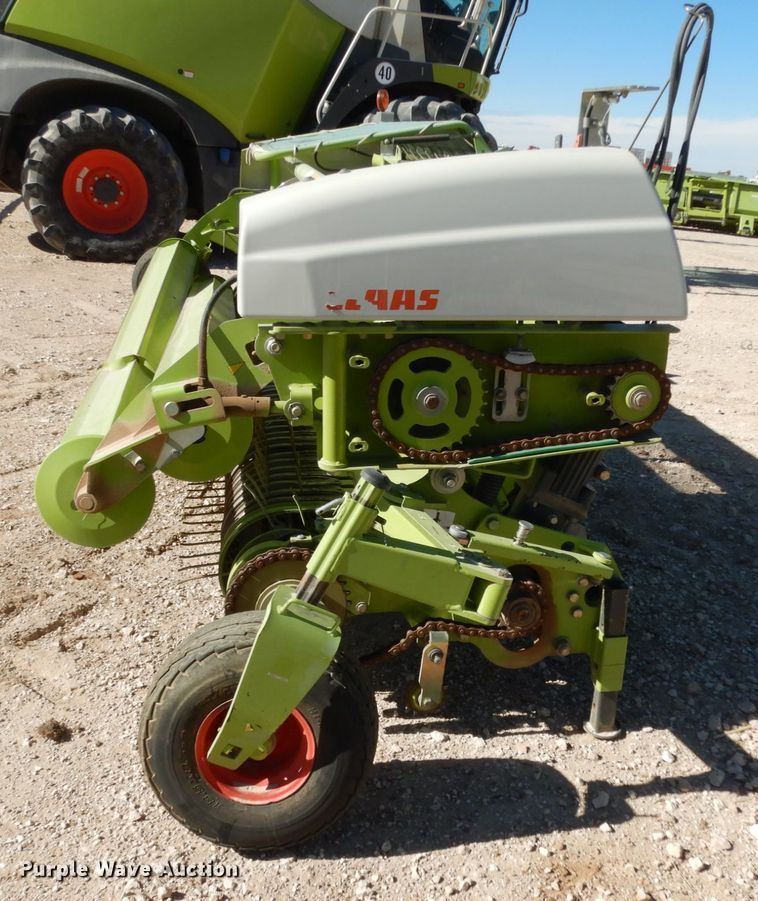 image for item DG1604 2013 Claas 380  pickup head