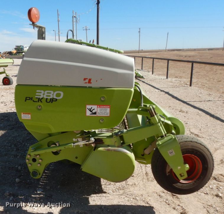 image for item DG1604 2013 Claas 380  pickup head